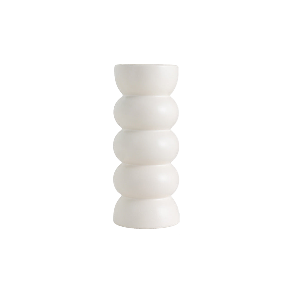 Vase aus weißer Keramik im nordischen Stil - Kunstdekoration