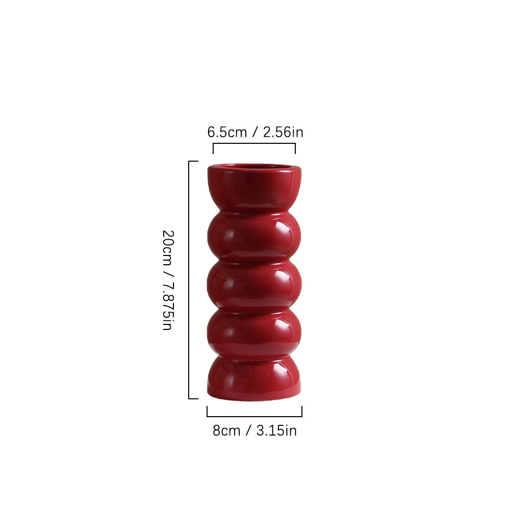 Vase aus weißer Keramik im nordischen Stil - Kunstdekoration