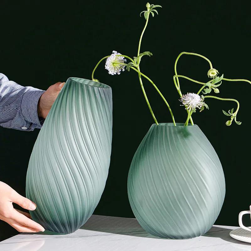 Vase aus nordischem Milchglas - elegante Wohnkultur