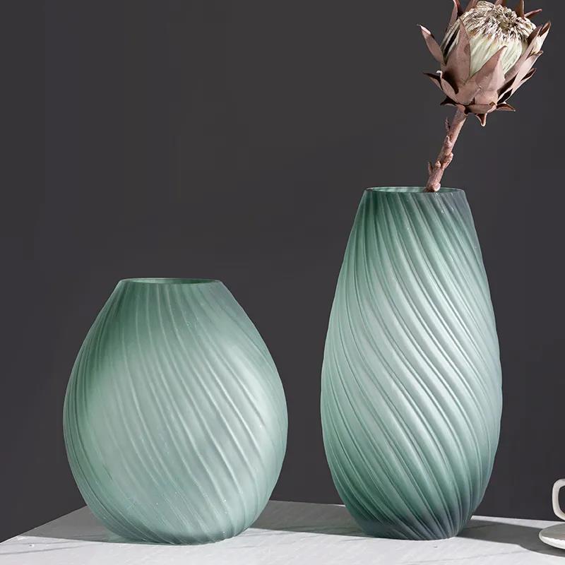 Vase aus nordischem Milchglas - elegante Wohnkultur
